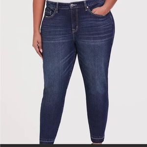 NWT Torrid High-Rise Straight Denim Jeans Frayed Hem Size 18T.